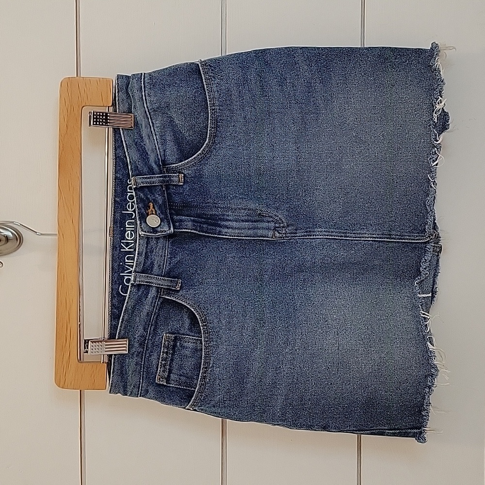 Calvin Klein Jeans size 8 distressed denim skirt